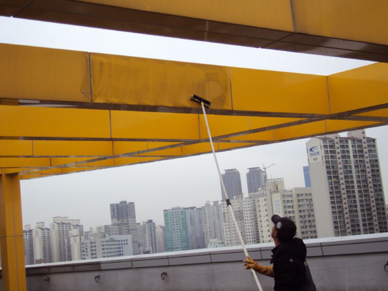 철도,,,외벽청소중